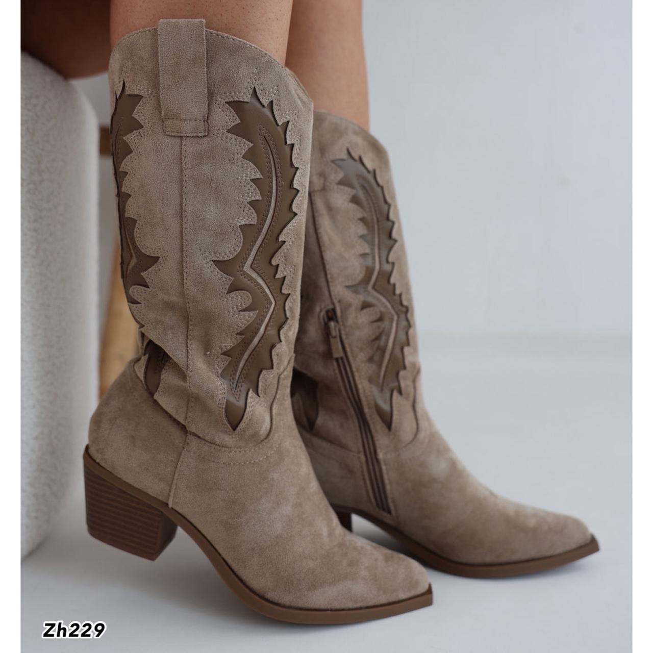 Bota texana beige detalles tacon 6cm A9998 C-79